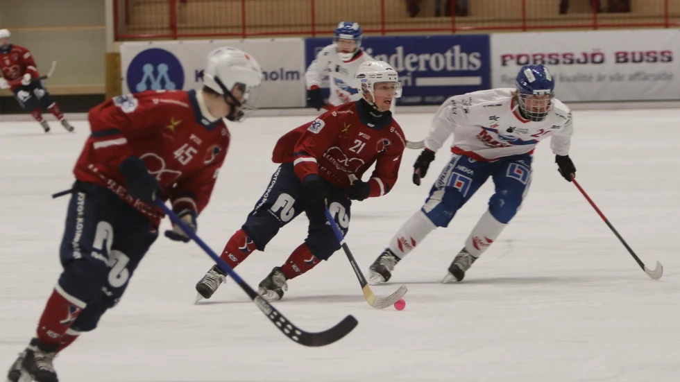 Jesper Ekström var KVBS bästa spelare i segern mot Kungälv. Han gjorde inget mål, men jobbade och slet lika mycket i offensiven som defensiven och var den spelaren som otvivelaktigt åkte mest skridskor.