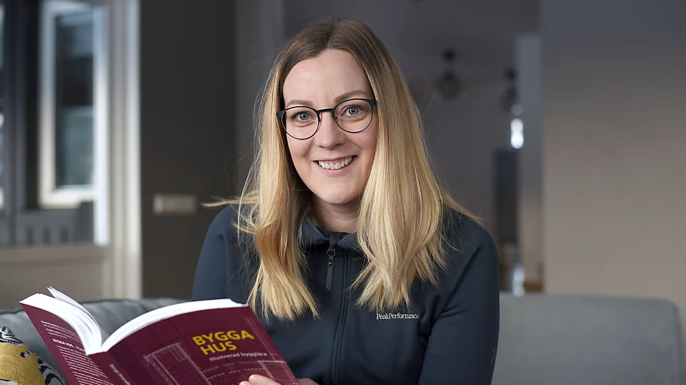 Från filmande, via tandskrapning till husbyggande. Maria har valt flera olika karriärvägar i livet.