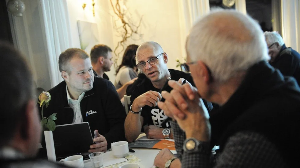 Pär Antonsson och Mikael Olofsson tyckte att frågan om grundläggande service är viktig att prioritera. FOTO: Carina Kvist