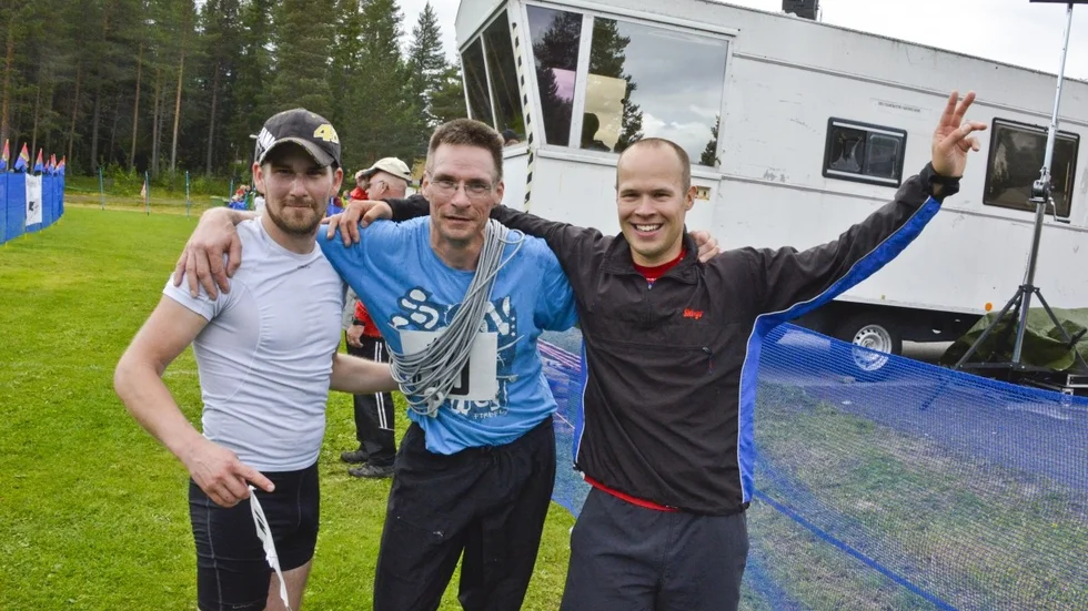 ohn Tomas Påve, Krister Johansen och Joakim Matti, Soppero SF, tog hem guldet i herrstafetten. – Alla presterade på topp, säger Joakim Matti. Foto: Liza Nilsson