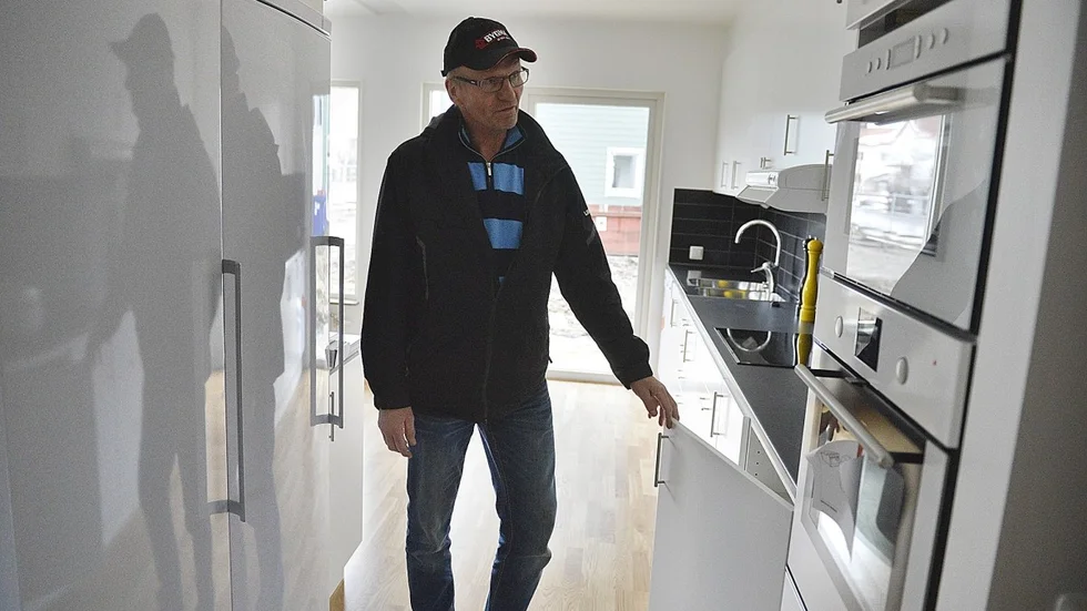 Ugnar på plats. Det stämde kanske inte helt med måtten men nu är problemet fixat, meddelar Gunnar Vennberg. Foto: Jeanette Lövgren.