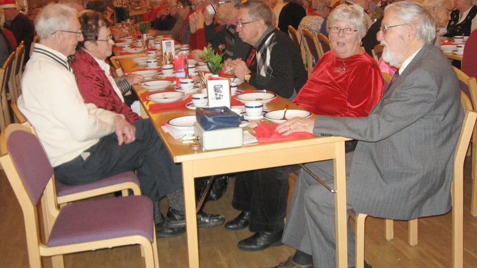Gröt och skinka. Hasse Brännström, Sonja Burman, Per Jansson och Anita Lindberg fick smaka av den goda maten.