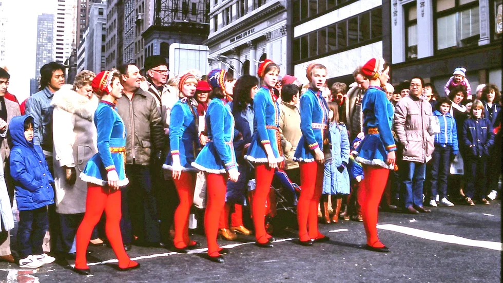 5:e avenyn. Pia Zweifel, Torun Jonsson, Anna Lindkvist,Gabriella Ståhlberg, Ulrika Carlbäck och Ulla-Li Zweifel uppträder på New Yorks gator. Foto: Privat.