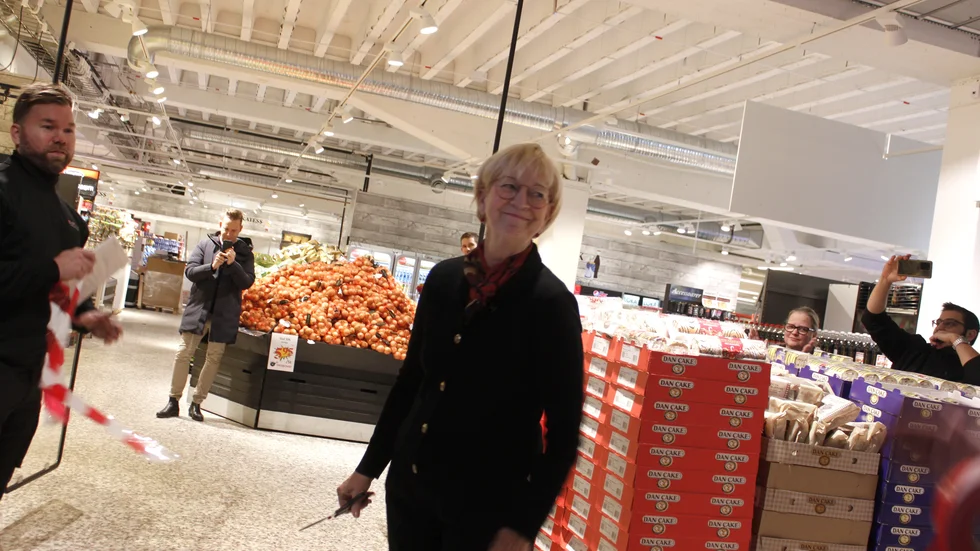Föredetta landshövding Liselott Hagberg klippte bandet vid invigningen av Matpiratens tredje butik.