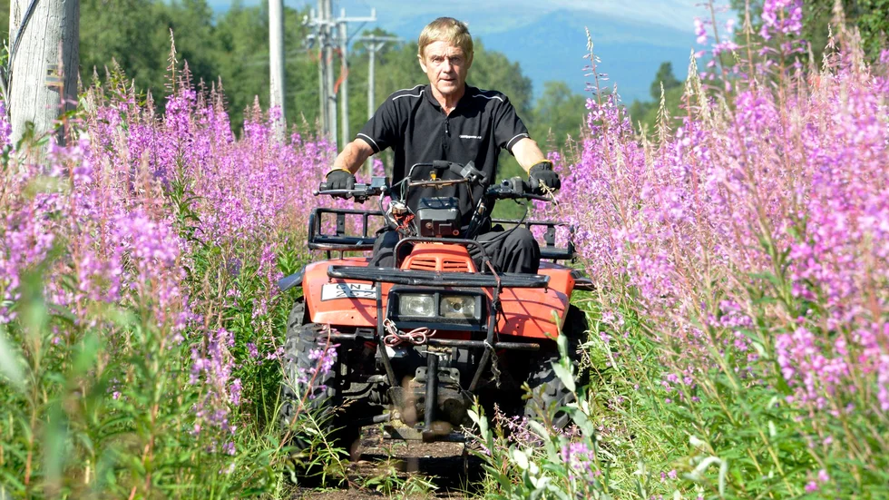 Kjell Johansson i Adolfström har stor hjälp av sin fyrhjuling när han ska någonstans. Och för honom är säker körning extra viktig. Händer det något så är han fast.