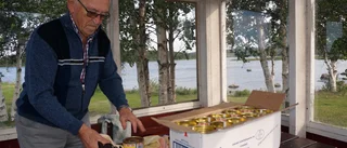 PRO-möte med surströmming och underhållning