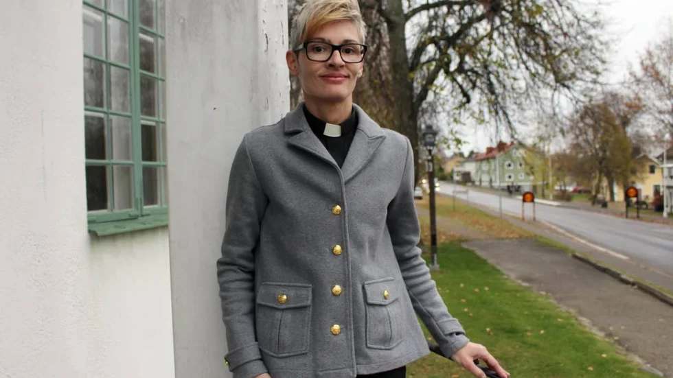 Stortrivs. Elin Krantz arbetar både i Rejmyre och Skedevi och har många idéer på hur kyrkan på bästa sätt ska kunna möta människorna där de är.