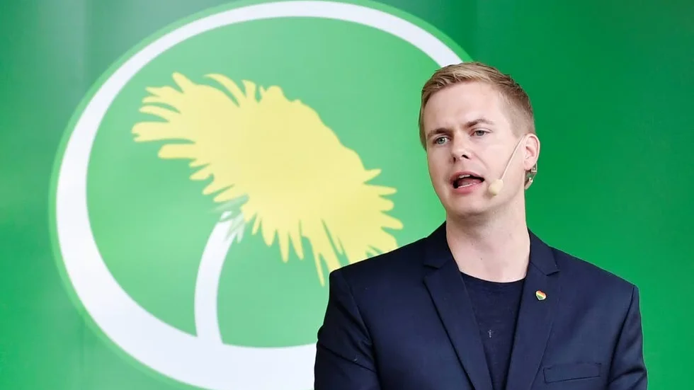 Agera? Sverigedemokraterna vill att utibildningsminiter Gustav Fridolin ska agera mot kommuner som anställer lärare som inte kan svenska.