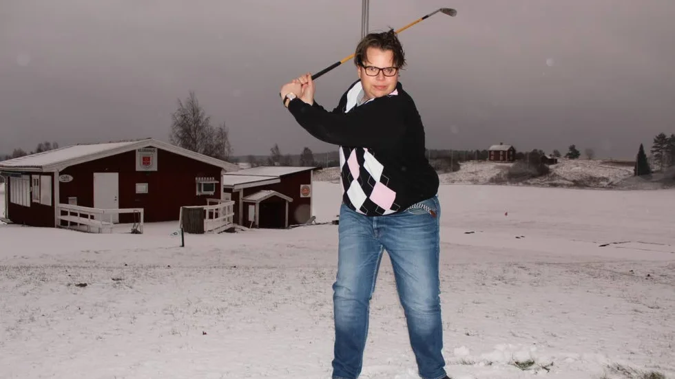 Ny klubbchef. Jonas Abrahamsson är ny klubbchef i Finspångs golfklubb och slår redan nu ett slag för den nya säsongen.
