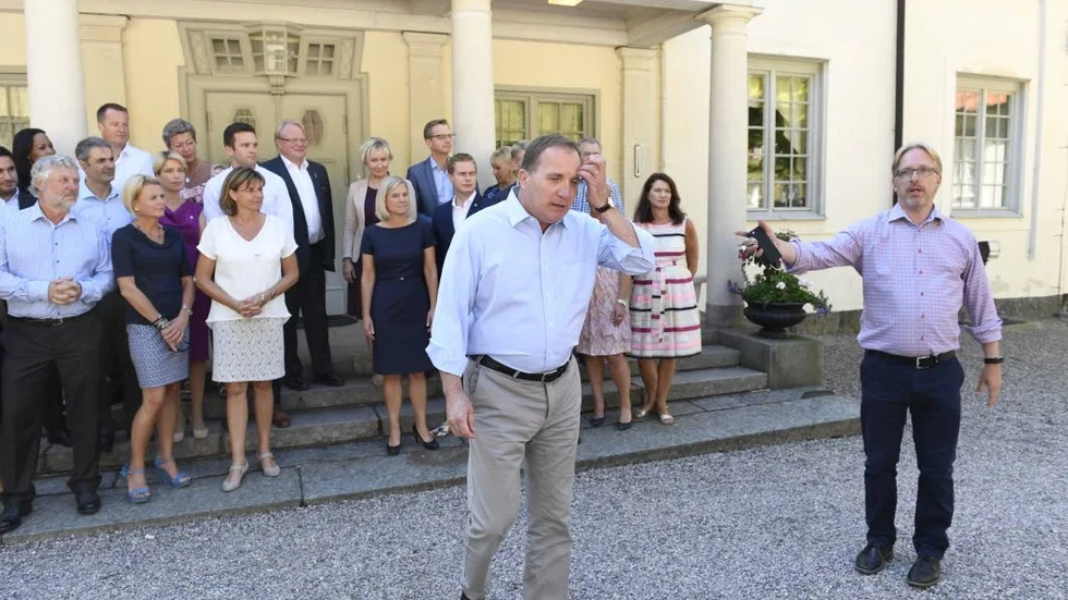Funderar. Stefan Löfvens svar på den borgerliga utmaningen kommer på det ena eller tredje sättet att markera regeringskrisen i Sverige.