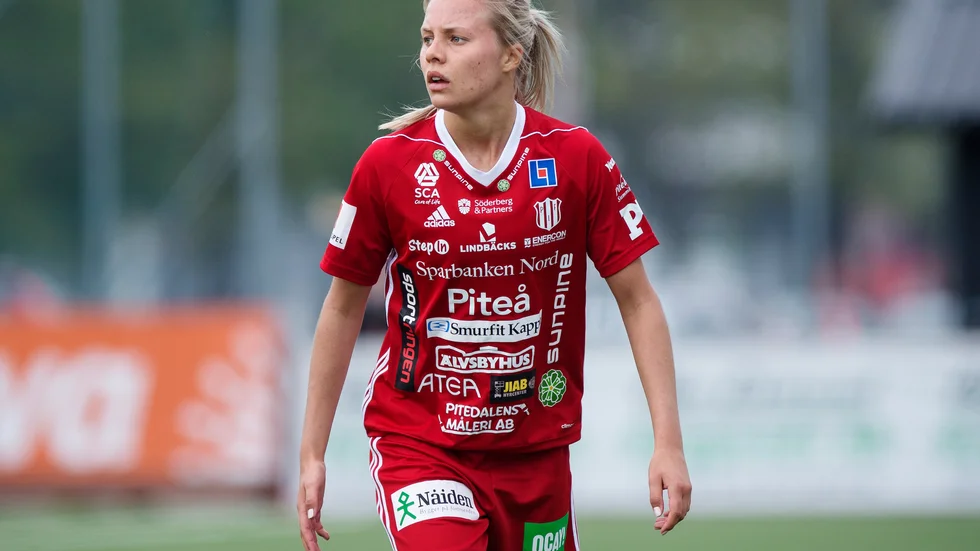 Lotta Ökvist, från Piteå och med ett förfltuet i Piteå IF, gör debut i A-landslaget dag. (Arkivbild)