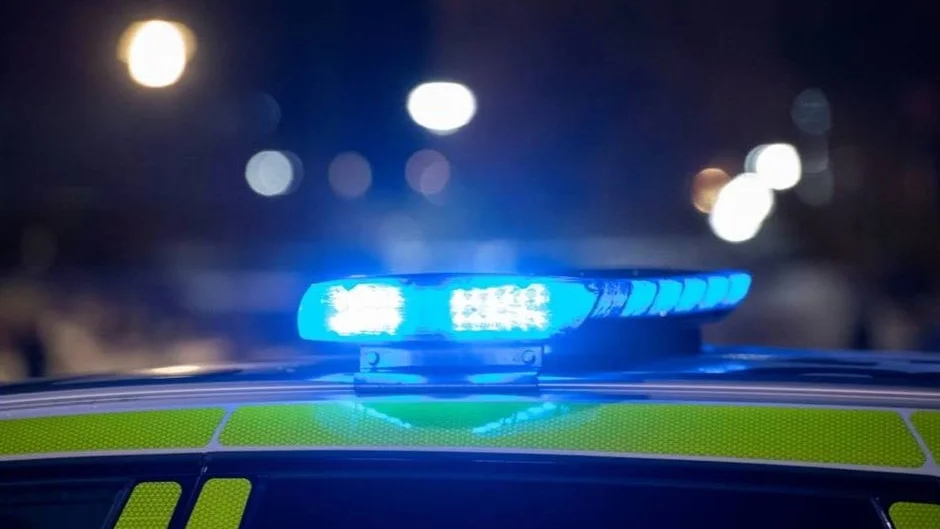 En pojke i 15-årsåldern rånades på sin mobiltelefon av flera personer på söndagskvällen.