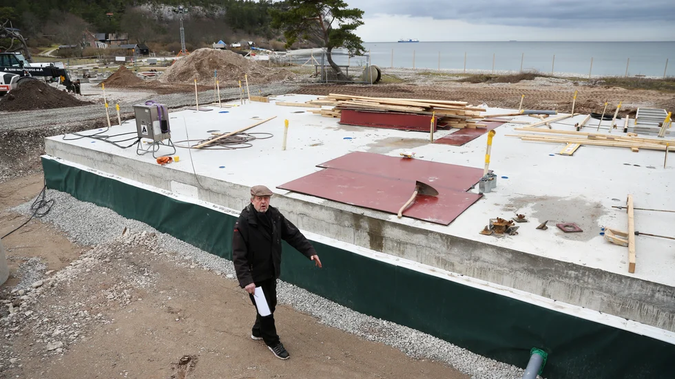 När Claes-Göran Appelquist inte ville bygga på höjden blev lösningen att gjuta källare under halva restaurangen där ventilation, el och vatten göms undan. Allt för att rädda utsikten över Ihreviken.