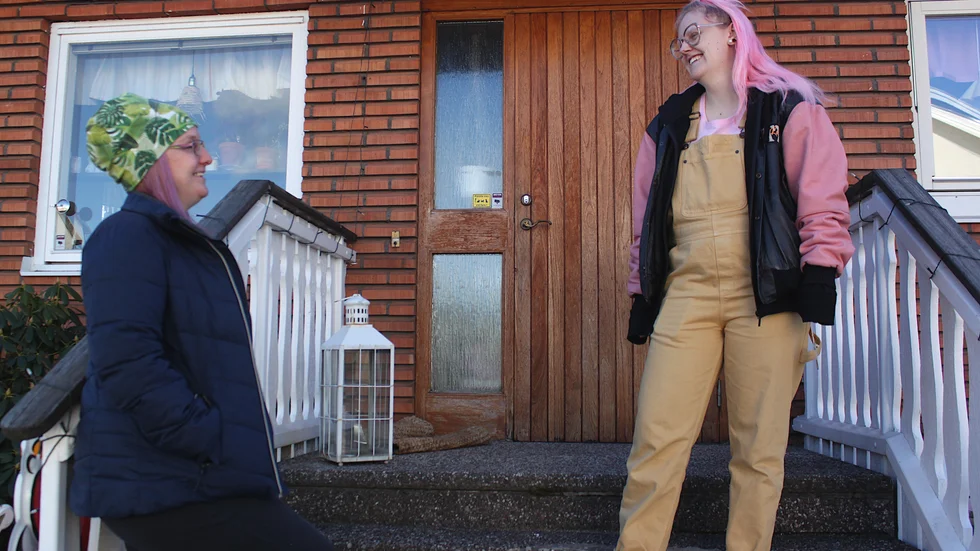 "Det verkar som vi har en hel del gemensamt". Carolina Hjalmarsson och Elin Samuelsson träffas för första gången efter att ha chattat.