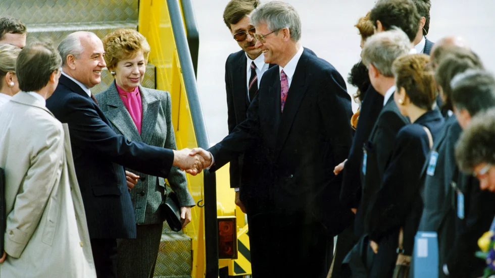 Mikhail Gorbatjov, på Sverigebesök i juni 1991 och mottagen av statsminister Ingvar Carlsson (S), har ett gott rykte i väst.