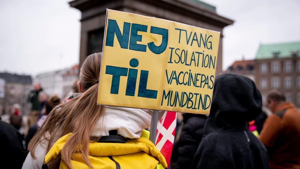 Bild från demonstration mot den danska epidemilagen i Köpenhamn den 23 februari. Arkivbild.