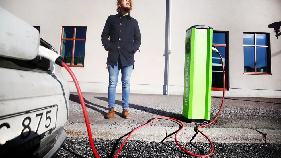 "Nu blir det ännu bättre förutsättningar för att bygga bra karttjänster för elbilsanvändare, vilket kommer vara viktigt både nu och i framtiden", säger David Mowitz, handläggare på Energimyndigheten i Eskilstuna.