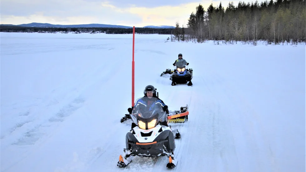 Lars-Gunnar Lundvall och Peter Landström, Jokkmokks skoterförening, på Vaikijaursjön efter leden mot Jokkmokk
