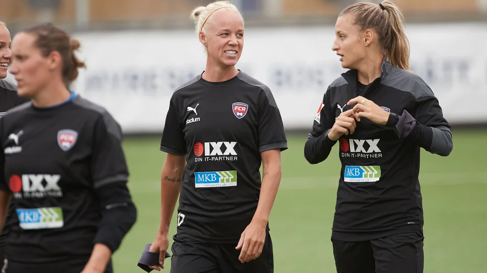 Landslagsduon Caroline Seger och Nathalie Björn under torsdagens träning med klubblaget Rosengård.