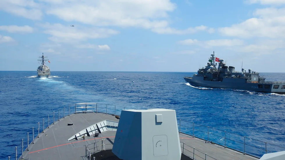 USA:s flottas jagare USS Winston S Churchill övar tillsammans med Turkiet i östra Medelhavet.