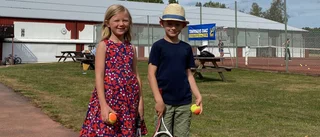 Många bollar i luften under Tennisens dag