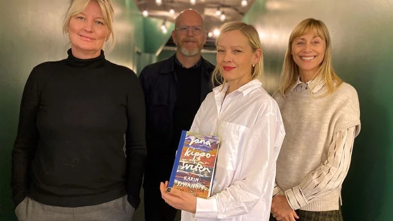 De ser fram emot den nya dramaserien: författaren Karin Smirnoff, Jonas Axelsson förläggare på Polaris, Filmlance, Anna Wallmark, producent och Filmlance vd Hanne Palmquist.