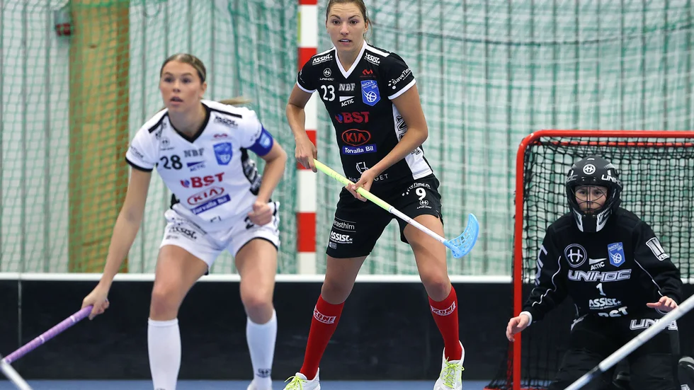 Pixbos Eliska Krupnova har gjort 14 mål den här säsongen och är en kroppslig jätte på planen. Kan Sirius stoppa henne i söndagens möte?