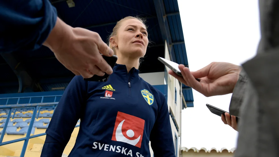 Fridolina Rolfö, här i landslagets träningsställ, och hennes Wolfsburg siktar på att fullända säsongen med en Champions League-seger. Arkivbild.