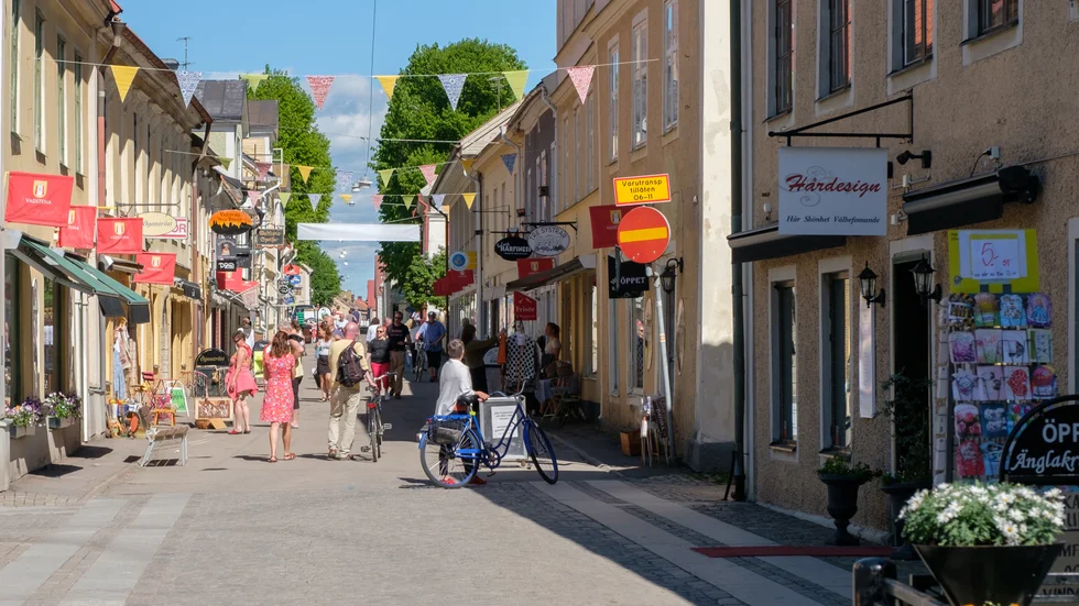 Insändarskribenten har flera förslag på hur man kan lösa parkeringsproblemen i Vadstena.