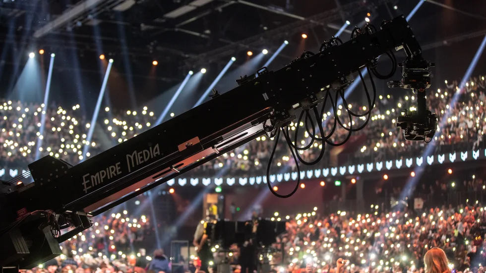 Newton på 52 fots teleskopisk kamera-kran på eventet MGP 2020 i februari, Norges motsvarighet till Melodifestivalen.