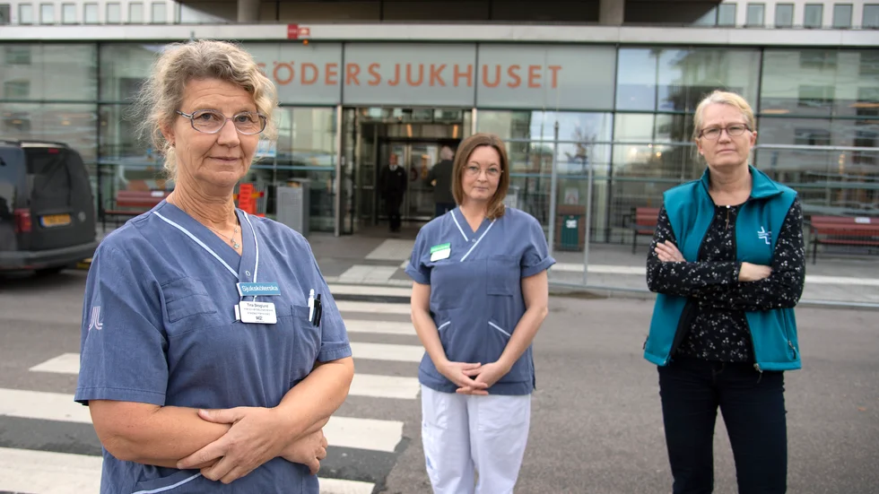 Intensivsjuksköterskan Tina Skoglund, Maria Widing, undersköterska på intensiven och Charlotta Dickman, samtliga på Södersjukhuset i Stockholm, ser med oro på en andra våg av pandemin.