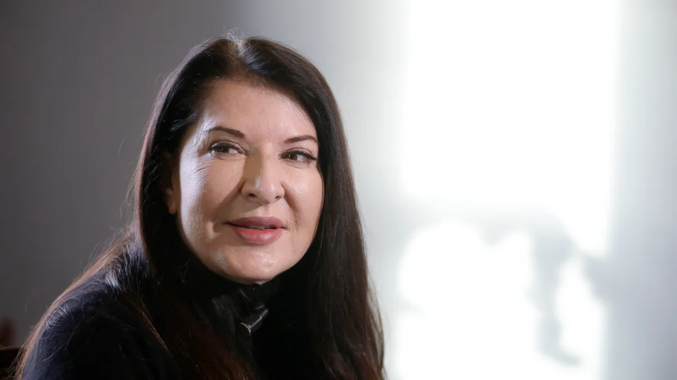 Performancekonstnären Marina Abramovic är en av dem som ska visas på en enorm digital skärm i London.