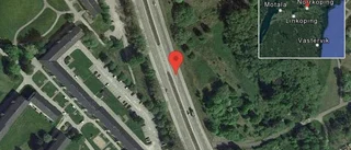 Brinnande fordon stoppar trafiken