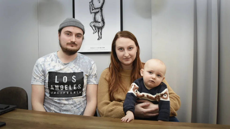 Frustrationen är stor hos föräldrarna Elias Thiger och Viktoria Lindgren.