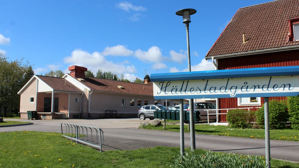Hällestadgården som varit nedläggningshotat, kommer att byggas ut och även vara bas för Hällestads hemtjänst.