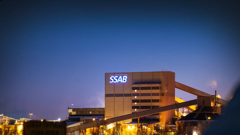 Utredningen av takraset på SSAB den 23 februari är klar. Ett underdimensionerat tak i kombination med hög snölast pekas ut som orsak till takraset. En processförändring spelar också in. 