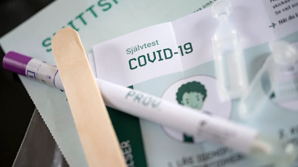 Självtest för eventuellt pågående covid-19-infektion. Arkivbild.