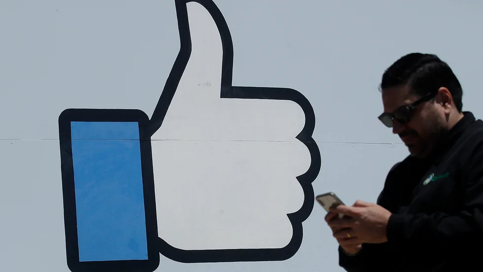 Facebook skärper riktlinjerna på så väl Facebook som Instagram när det gäller spridningen av felaktig information om bland annat coronapandemin. Arkivbild.