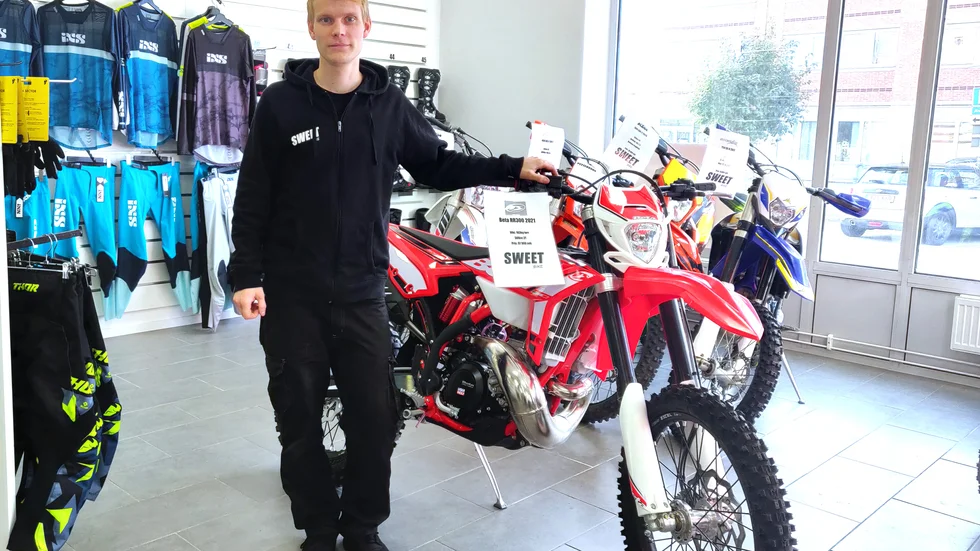 Kim Grandell, från Åland, har öppnat motorcykelbutiken  Sweet bike i Fyrislund. "Vi har länge velat expandera och jag har letat efter en lokal i Uppsala i över ett år", säger han.