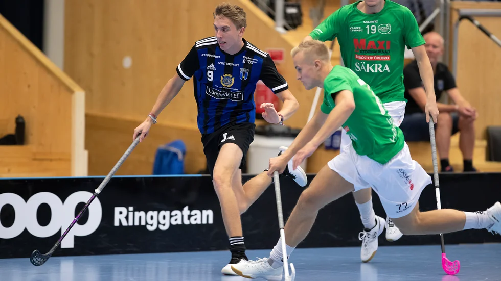 Sirius Isak Palmén i duell med sina tidigare lagkamrater i Lillån, Simon Möller och Calle Widmark.