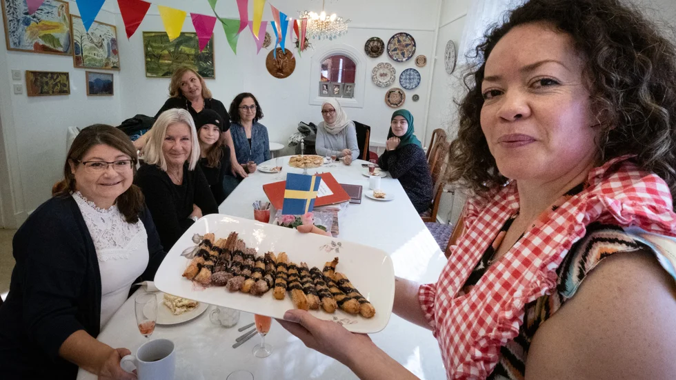 Esperanza Alonso visar upp de godsaker som man bjöd på. 