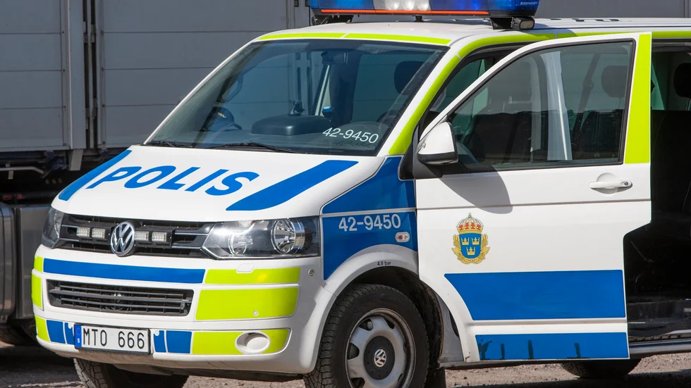Polisen söker efter en man som hotat en kvinna i Vimanshäll.