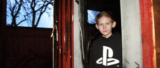 Max, 12, räddade familjens hus från eldslågorna: "Skakade jättemycket och grät"