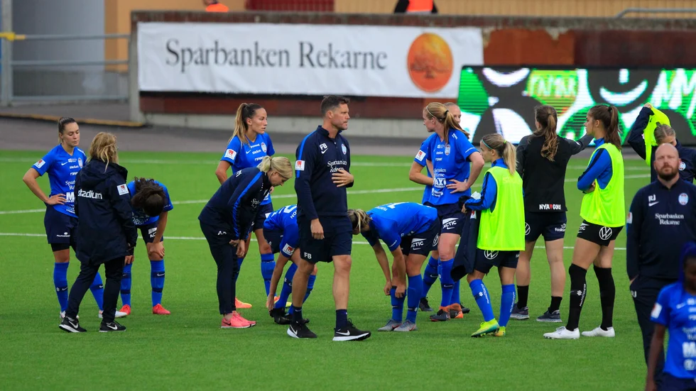 Deppigt värre i United efter slutsignalen i en match som lagit tvingades spela med en tjej mindre i 80 minuter efter en något tveksam utvisning på Elise Stenevik i början av första halvlek.