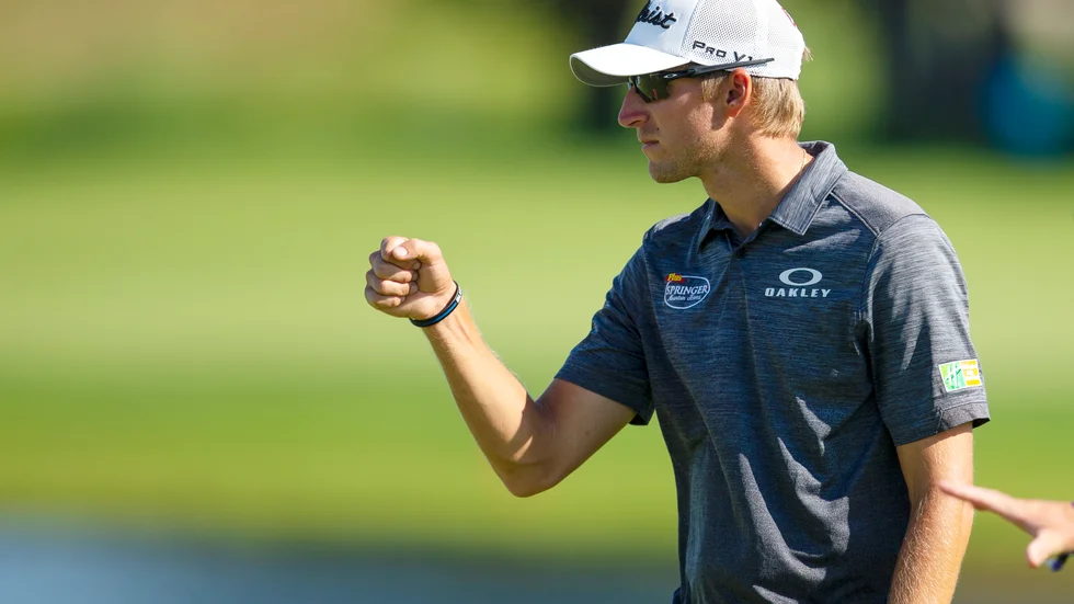 Richy Werenski firar ännu en birdie på väg mot delad ledning i PGA-tävlkingei Blaine, Minnesota.