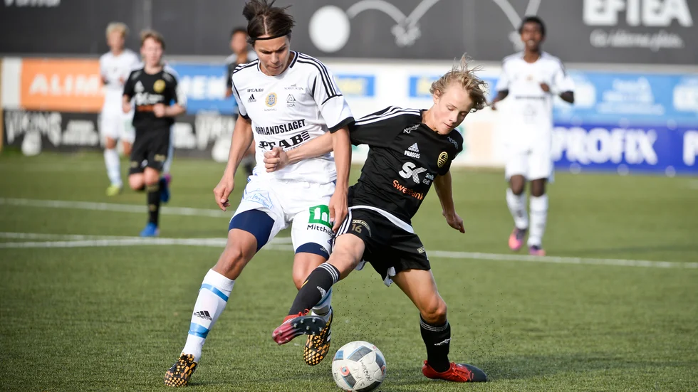Oliver Grenholm, här i en U16-match mot GIF Sundsvall, är uttagen till P17-landslaget.