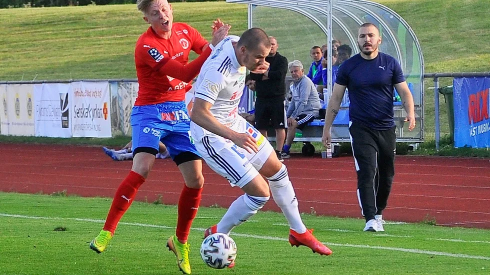 Jens Hägg kom ingenstans på de få bolIlar han hade att jobba med innan pausvilan på Rosvalla. Men i andra halvlek såg han till att fixa 2–2.