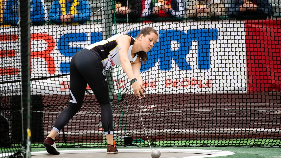 Motala AIF:s Sara Forssell slog sig in på den svenska topp 20-listan i slägga genom alla tider när hon kastade 60,87 i Bottnarydskastet.