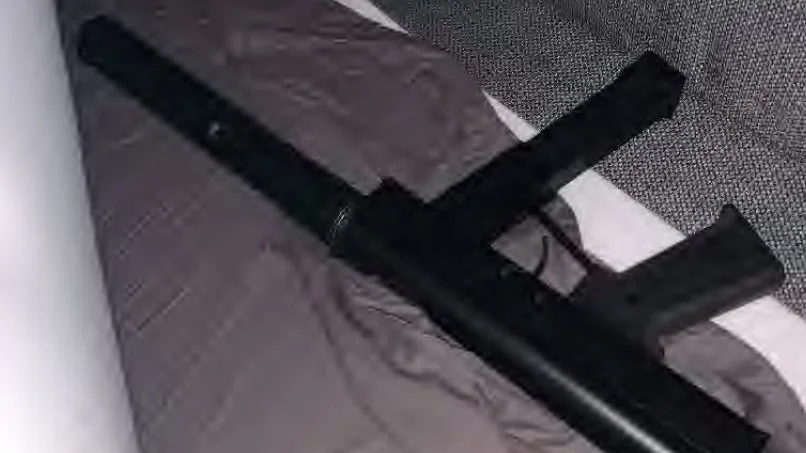 Den man som gömde en kulsprutepistol under madrassen i sängen har dömts till tre års fängelse av Eskilstuna tingsrätt.