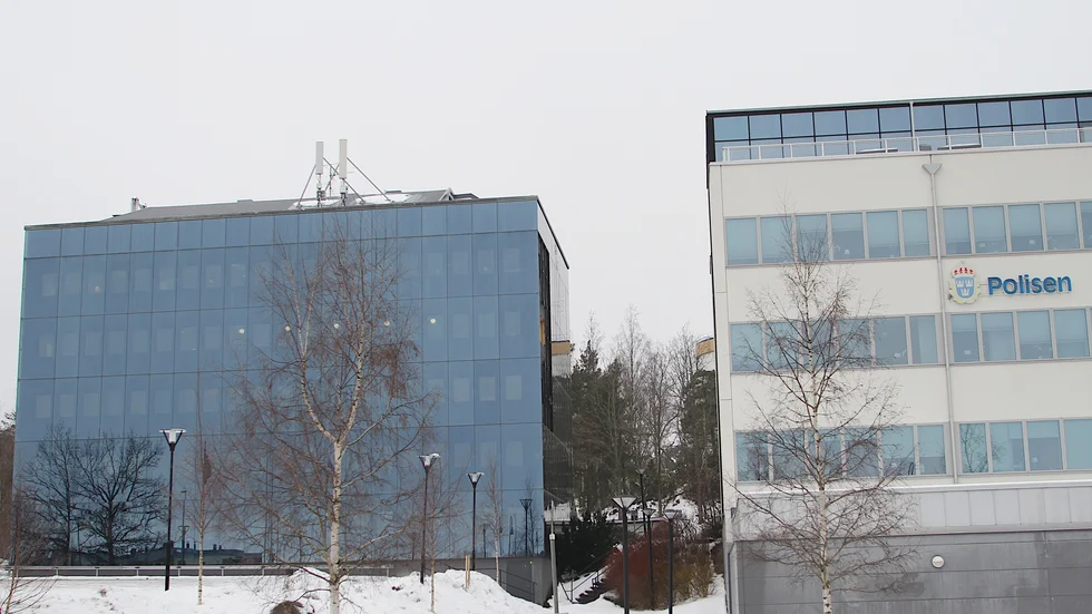 Kilenkrysset AB ska bygga en gång flera våningar upp i luften mellan glashuset och polishuset i Strängnäs.
